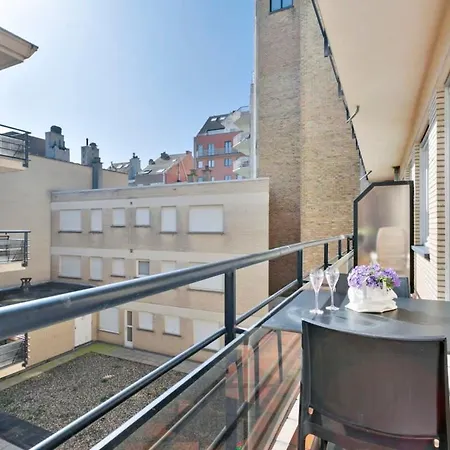 Huswell - Stylish At The Zeedijk Of * クノック・ヘイスト