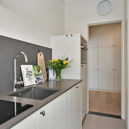 Huswell - Stylish At The Zeedijk Of