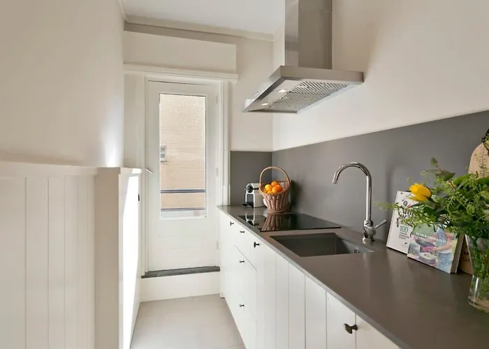 Huswell - Stylish At The Zeedijk Of Apartment Knokke-Heist