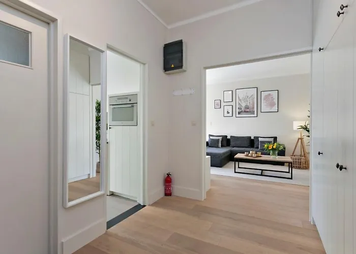 Apartment Huswell - Stylish At The Zeedijk Of