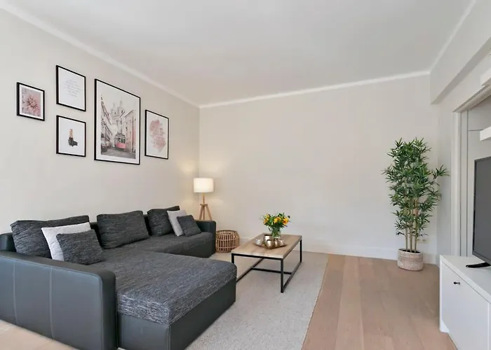 Huswell - Stylish At The Zeedijk Of Apartment