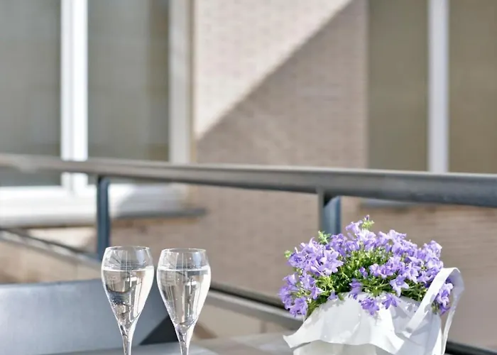 Huswell - Stylish At The Zeedijk Of *